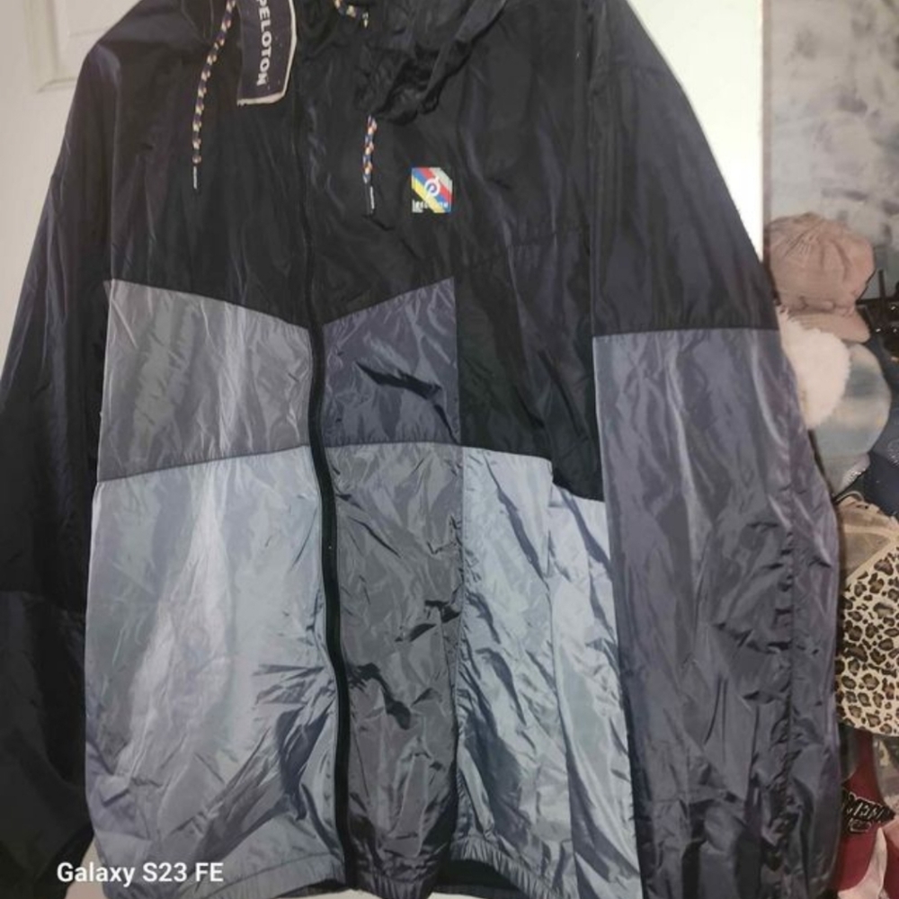 Peloton wind/rain jacket NWT
